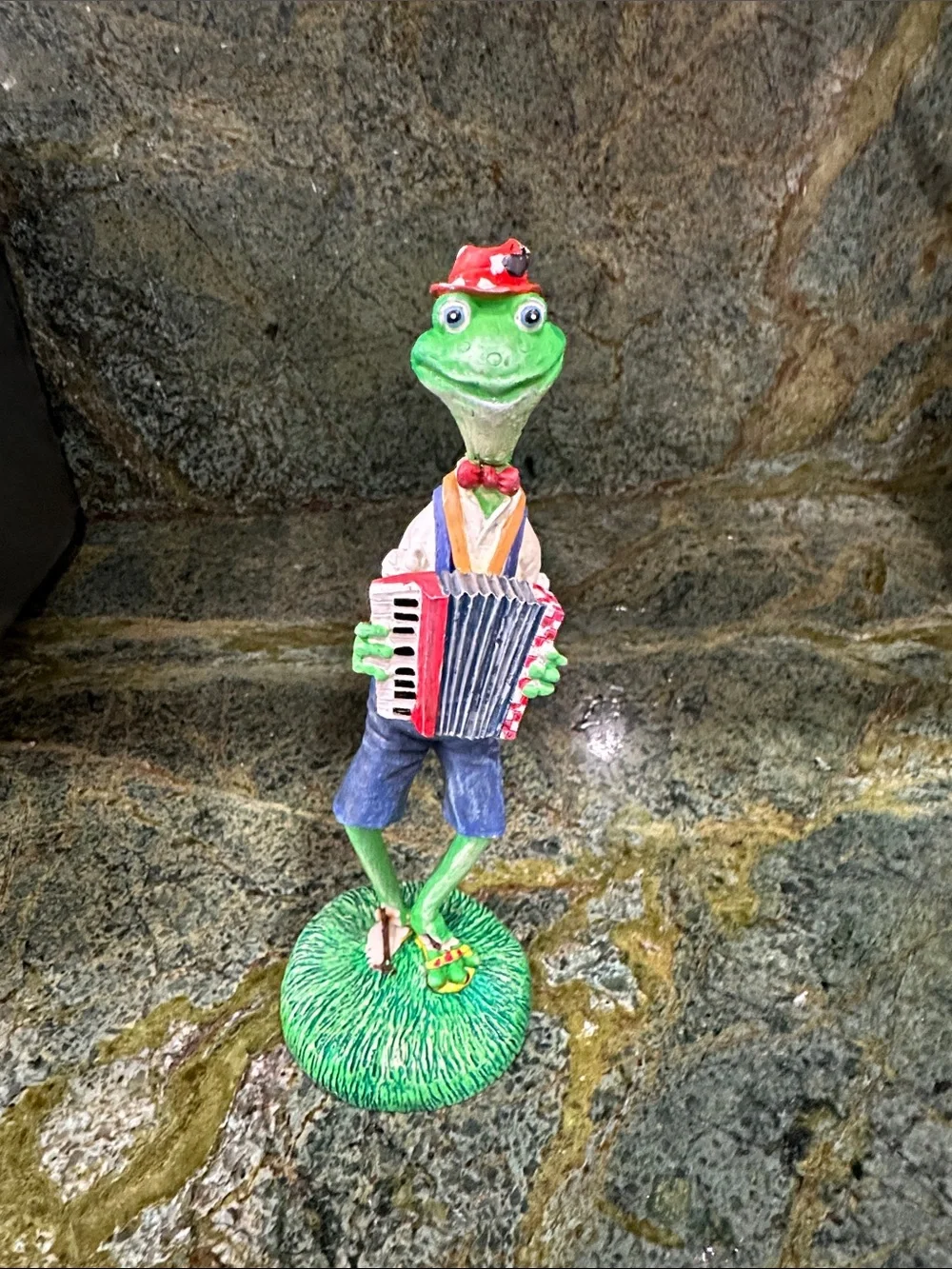 Green Frog Accordion Player Figurine - Decorative Reptile Accent- VINTAGE